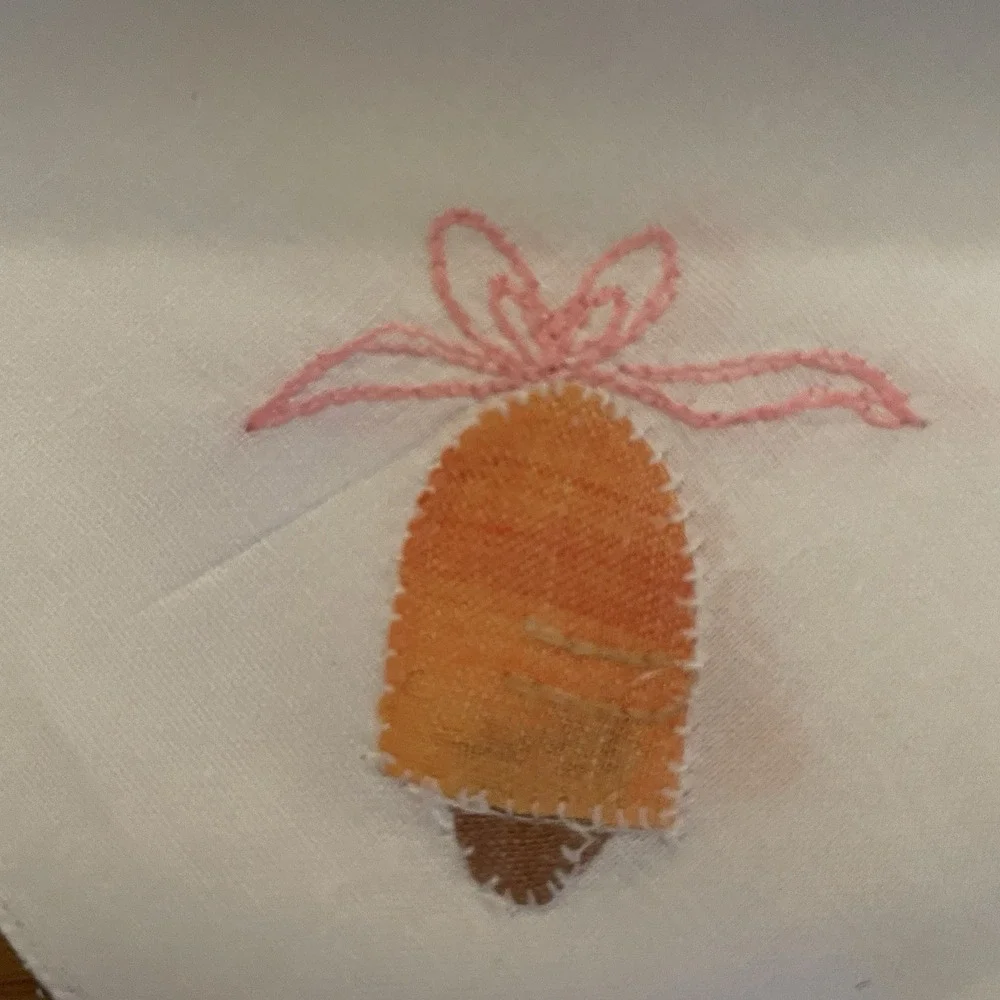 Set Of 8 Vintage Embroidered Bell Appliqué Napkins Cotton Blend Scalloped Edges